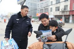 平舆县公安局营造浓厚的反暴恐宣传氛围
