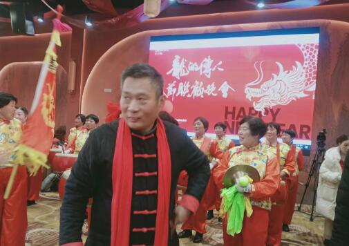 非遗传人张华伟应邀出席2024龙的传人春节联欢晚会